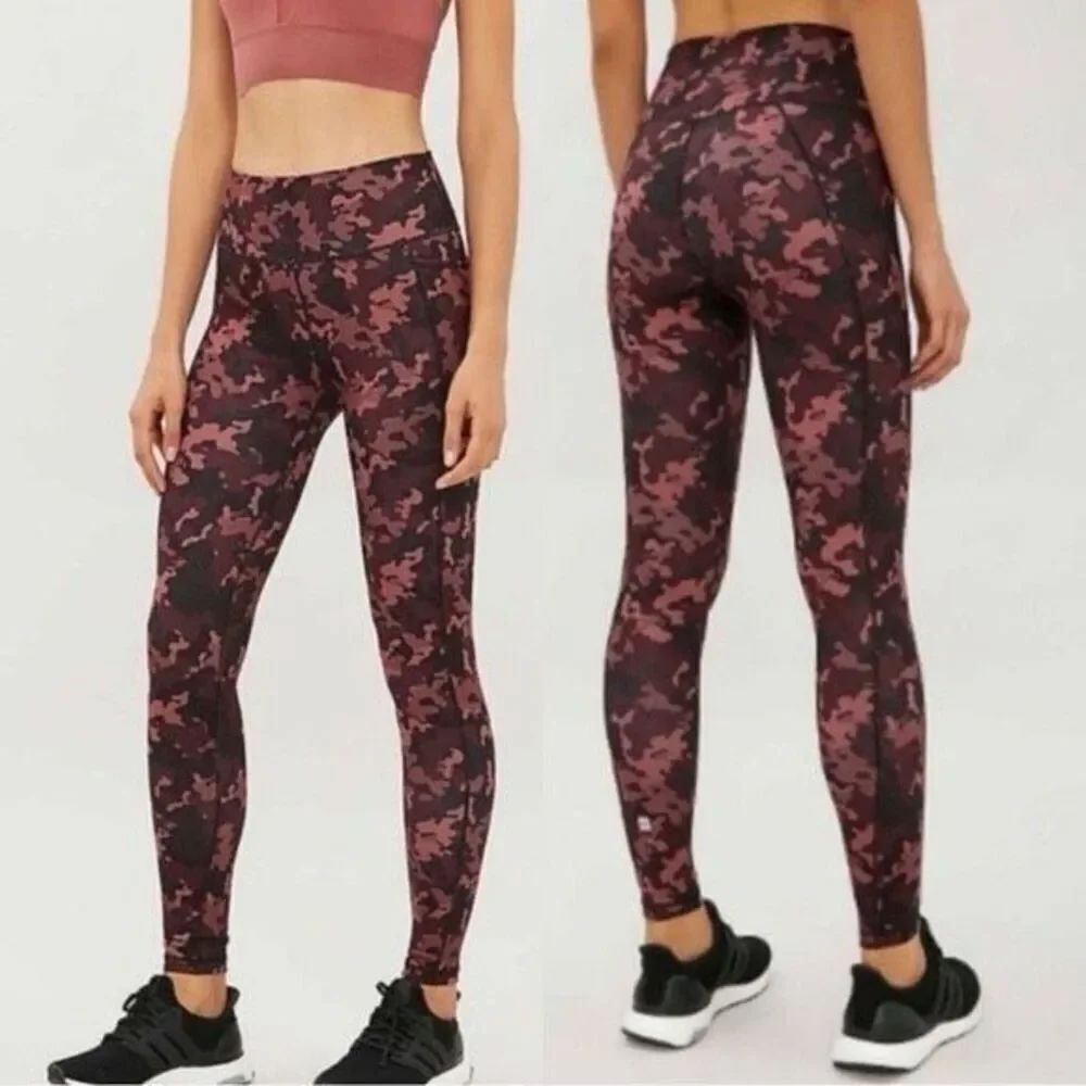 ✨Tahari Sport Red Camo Sz Large Leggings✨